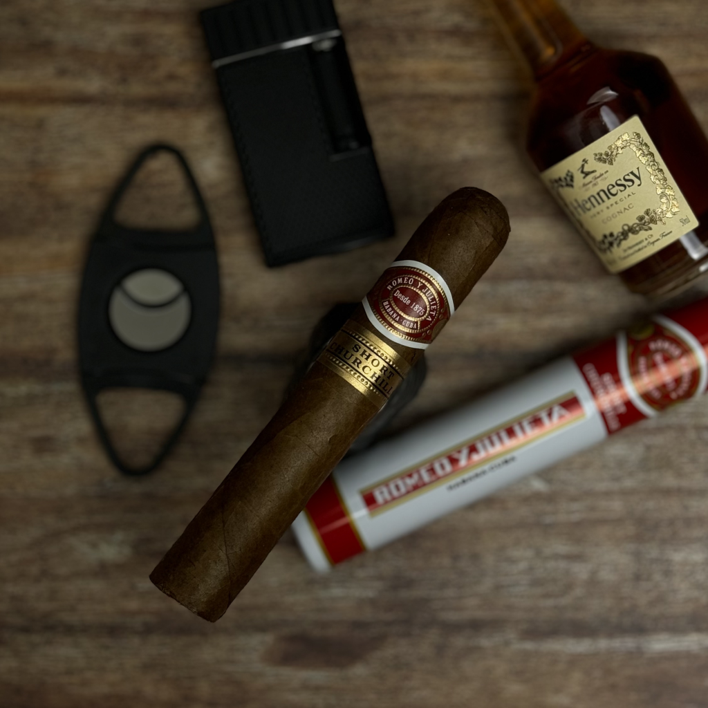 Romeo y Julieta Short Churchills Polski Aficionado 
