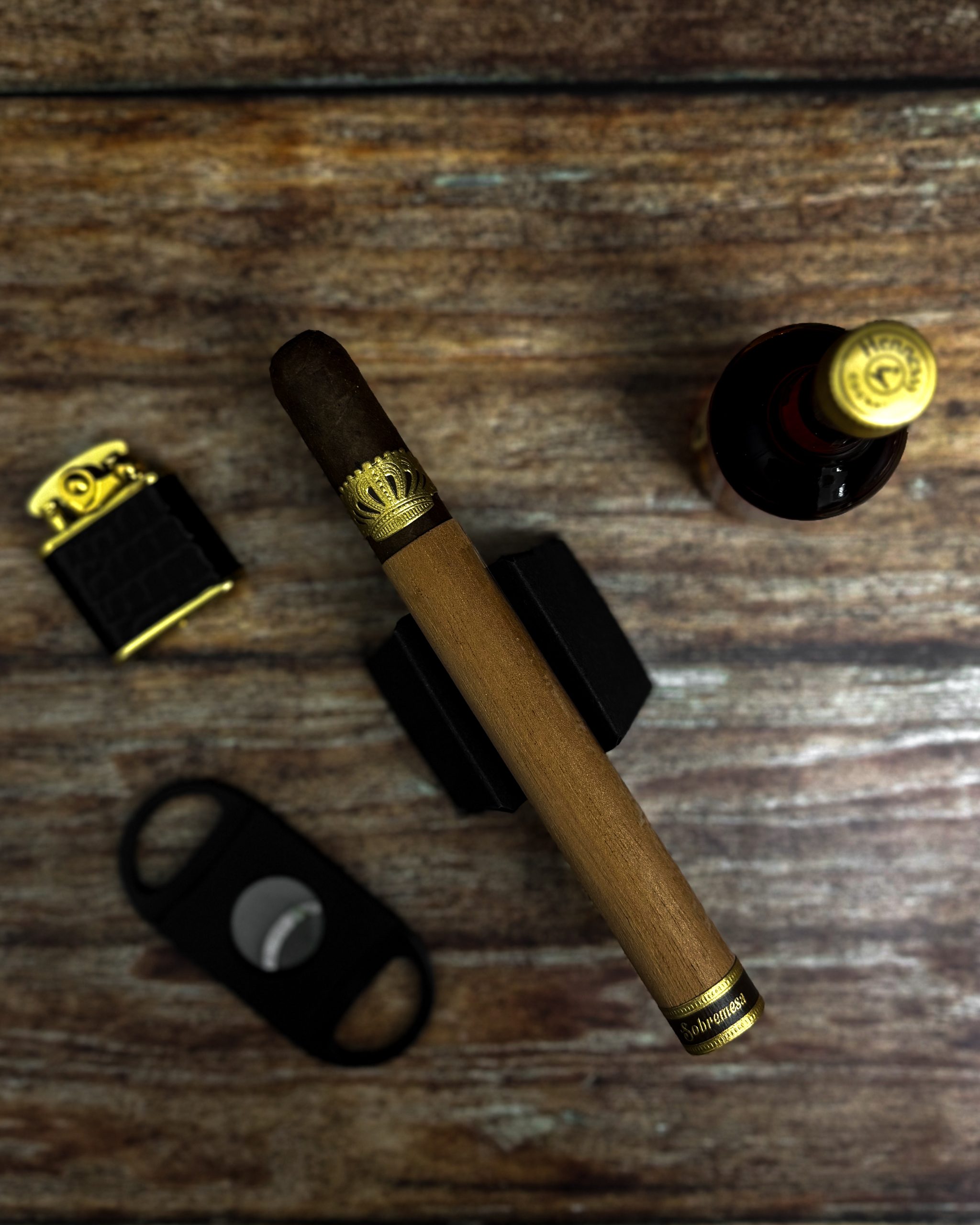 Polski Aficionado Sobremesa Elegante en Cedros