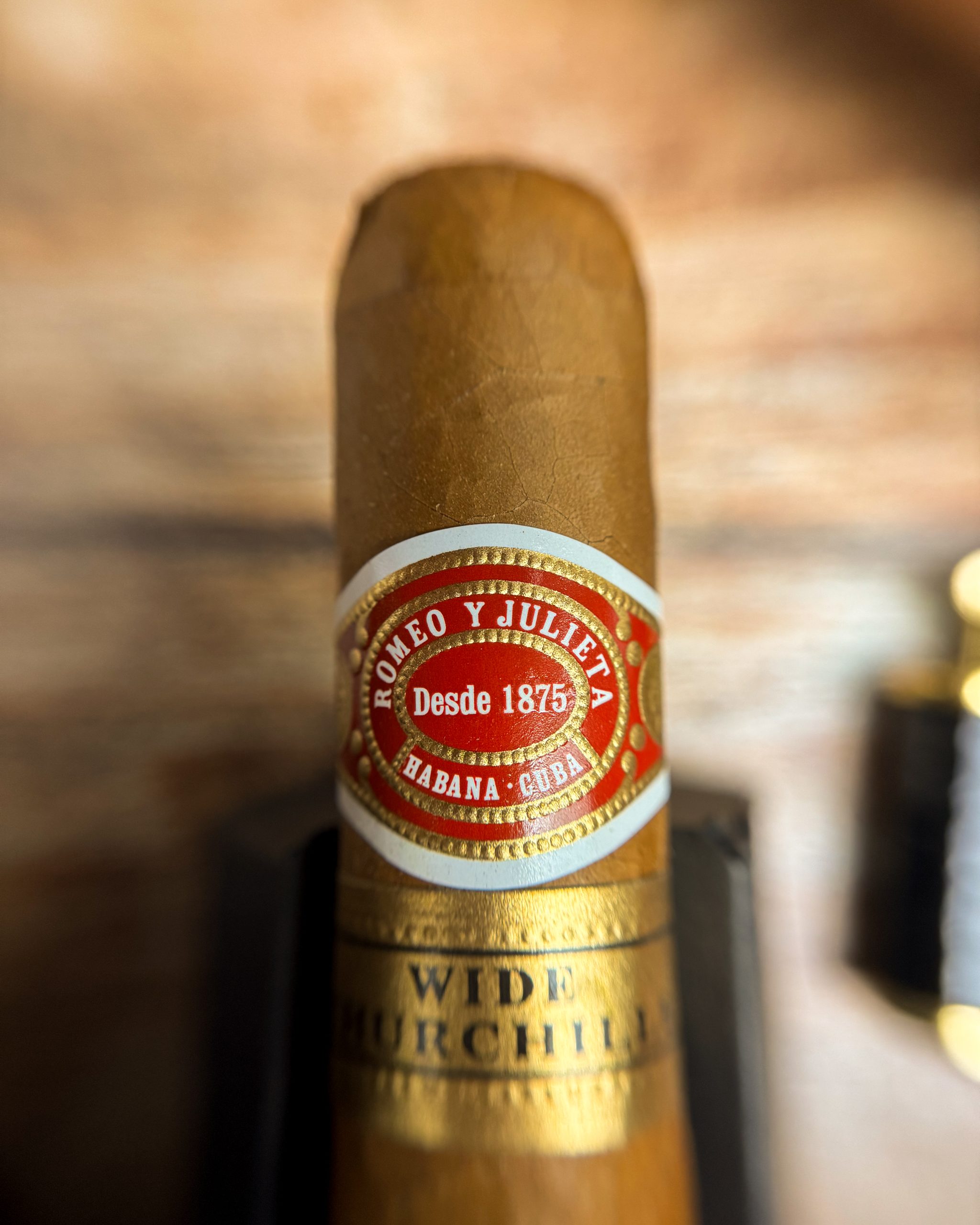 Romeo y Julieta Wide Churchills cygaro Polski Aficionado